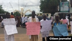 ADAMAWA: Ma'aikatan Kiwon LafIya masu zanga-zanga da suka kewaye gidan gwamna