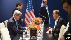 U.S. Secretary of State John Kerry, left, and United Nations Secretary-General Ban Ki-moon meet on the sidelines of the COP 21 United Nations conference on climate change, in Le Bourget, on the outskirts of Paris, Dec. 11, 2015. 