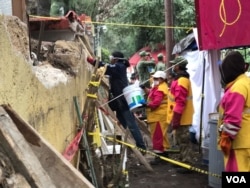 A view of a scene where rescuers searched for survivors after Tuesday's 7.1 earthquake in Mexico City, Mexico, Sept. 21, 2017. (C. Mendoza/VOA)