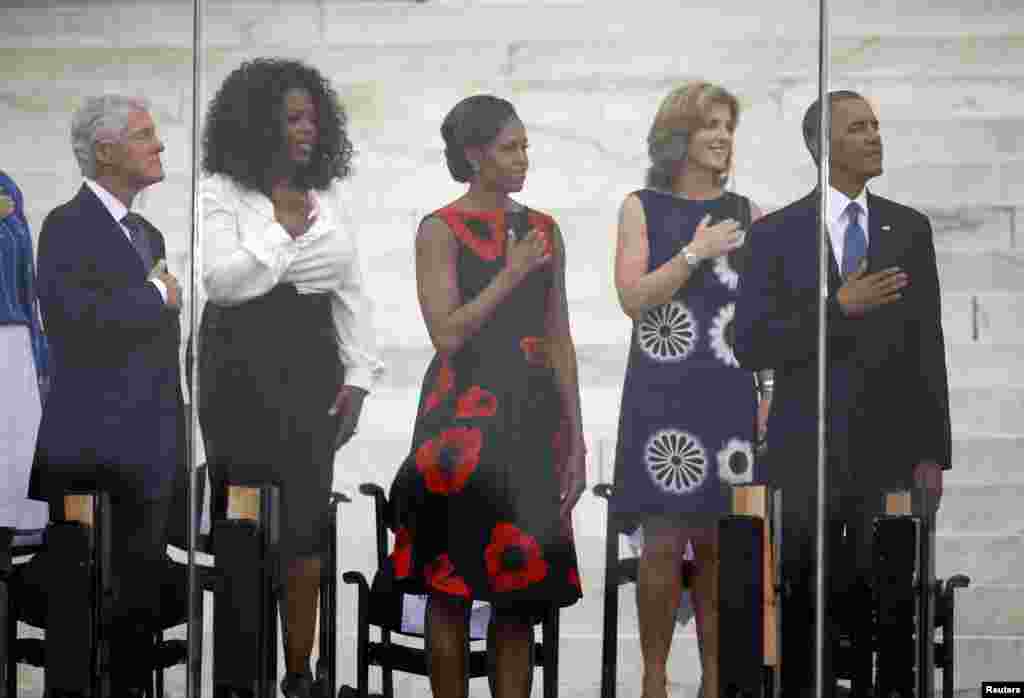 El ex presidente Bill Clinton, Oprah Winfrey, la primera dama Michelle Obama, Caroline Kennedy, y el presidente Barack Obama participan del 50 aniversario del discurso &quot;I have a dream&quot; que Martin Luther King pronunció en Washington.