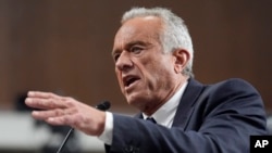 Robert F. Kennedy Jr., elegido por el presidente Donald Trump para ser secretario de Salud y Servicios Humanos, comparece ante el Comité de Finanzas del Senado para su audiencia de confirmación en el Capitolio en Washington, el miércoles 29 de enero de 2025.