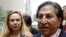 ARCHIVO - El expresidente de Perú Alejandro Toledo, acompañado de su esposa, Eliane Karp, a su llegado a un encuentro el FMI en Lima, en octubre de 2015.