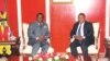 Emmerson Mnangagwa, Presidente do Zimbábue, (esq) e Filipe Nyusi, Presidente de Moçambique (dir)