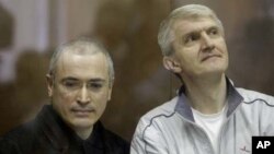 Михаил Ходорковский и Платон Лебедев. Архивное фото, 2010г.