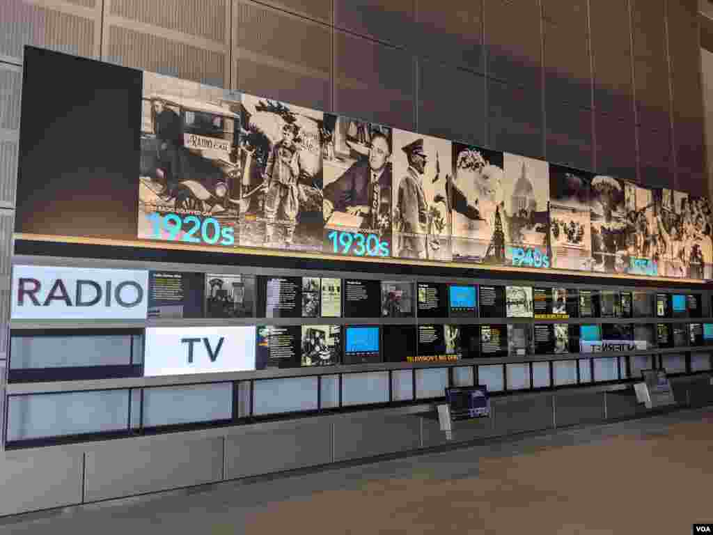 La evolución y uso de la radio y la televisión para difundir noticias, se exponen en esta área del museo de la noticia. Foto: Herbert Zepeda - VOA.