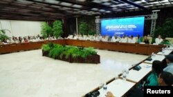 Una vista de la apertura de la tercera ronda de conversaciones entre negociadores del gobierno de Colombia y miembros del grupo rebelde Ejército de Liberación Nacional (ELN) en La Habana, Cuba, el 2 de mayo de 2023.