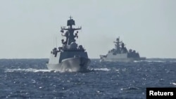 A grupa ratnih prodova iz Rusije i Kine tokom zajedničke patrole u vodama Tihog okeana, na fotografiji napravljenoj od video snimka objavljenog 23. oktobra 2021.