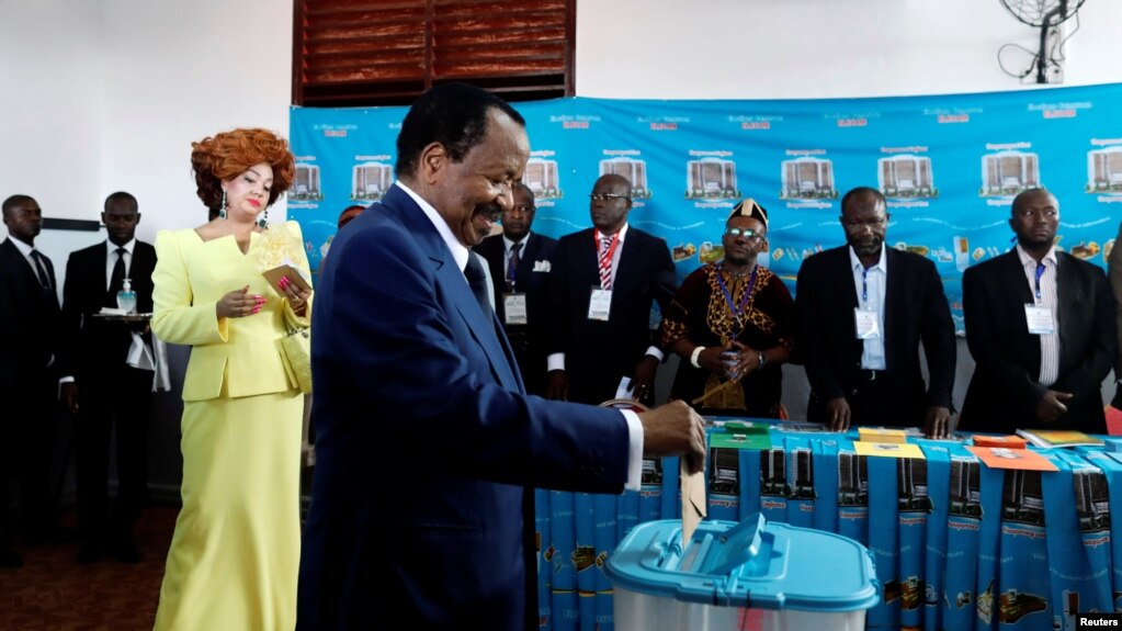 Presidente Paul Biya vota