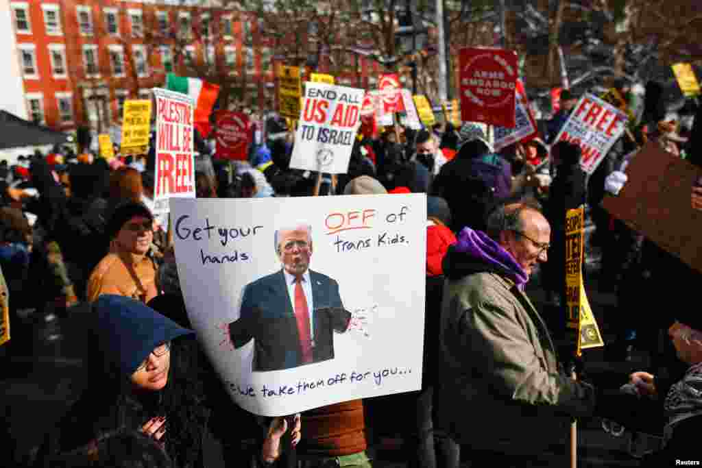 People take part in a rally against U.S. President Donald Trump's policies after his inaugural speech in New York City, Jan. 20, 2025. 