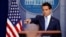 新任白宫通讯主任安东尼·斯卡拉穆奇在白宫新闻发布厅（2017年7月21日）