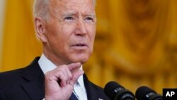 Prezidan Joe Biden ap pale nan Sal Es Mezon Blanch la nan Washington, Mekredi 18 Out, 2021. 