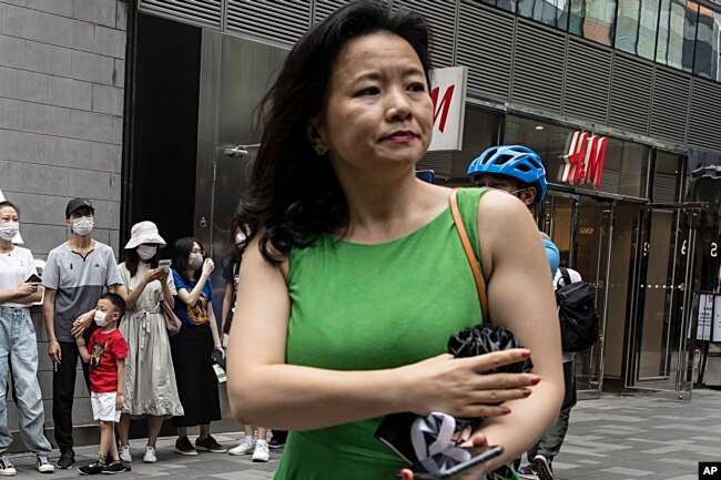 资料照：被中国当局扣押的澳籍华裔媒体人、中共央视英文频道CGTN的著名主持人成蕾 （2020年8月12日）