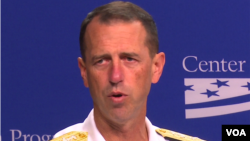 美國海軍作戰部長理查森上將2016年9月12日在美國策進中心講話 （美國之音黎堡攝）