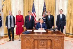 Utusan Presiden Indonesia Luhut Binsar Pandjaitan saat bertemu Presiden Donald Trump di Gedung Putih tanggal 17 November 2020.