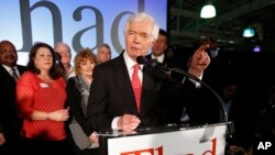 Thượng nghị sĩ Mỹ Thad Cochran phát biểu sau khi đảng của ông chiến thắng vào ngày 24/6/2014.