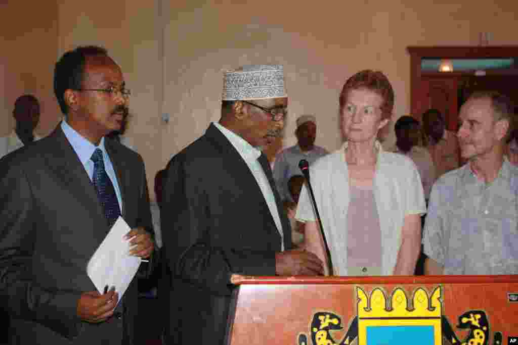 Raisal-wasaare Farmaajo, guddoomiye Shariif, Rachel iyo Paul Chandler