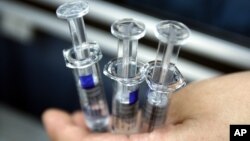 Una empresa farmacéutica sometió al análisis de investigadores del gobierno de Estados Unidos una posible vacuna para combatir el coronavirus en seres humanos.