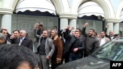 FORUM: Etiraz aksiyaları ilə bağlı gördüyünüz, şahidi olduğunuz hadisələri, bununla bağlı başınıza gələnləri digər oxucularımızla FORUM-da bölüşün