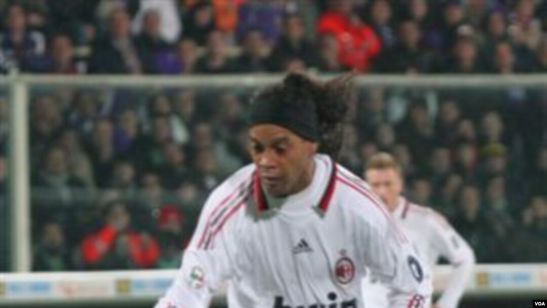Ronaldinho dipanggil masuk timnas Brazil untuk pertama kalinya dalam 18 bulan oleh pelatih Mano Menezes.