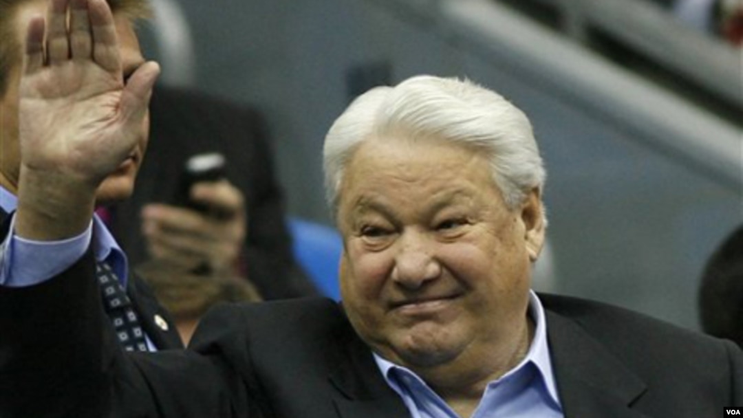 Mantan Presiden Boris Yeltsin dikecam karena gagal menyelamatkan perekonomian Rusia dan mengendalikan ketagihan miras.