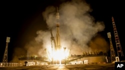 Roket Soyuz yang diluncurkan ke Stasiun Antariksa Internasional dari kosmodrom Rusia di Kazakhstan, 23 Juli 2015.
