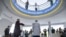 FILE - Seorang pria dicambuk di depan umum sebagai hukuman berdasarkan hukum Syariah Provinsi Aceh karena kedapatan berada dekat pacarnya, di Banda Aceh, 8 Maret 2021. (CHAIDEER MAHYUDDIN / AFP)