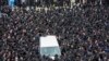 Ribuan warga Yahudi ultra-Ortodoks menghadiri prosesi pemakaman rabi terkemuka Meshulam Soloveitchik, di Yerusalem, mengabaikan aturan lockdown, Minggu, 31 Januari 2021.