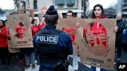 Geçen yıl Paris'te Türkiye'deki tutuklu gazetecilerin serbest bırakılması için protesto düzenleyen Sınır Tanımayan Gazeteciler Örgütü