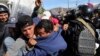 Trump amenaza con cierre permanente de la frontera, arrestan a 42 migrantes