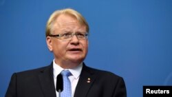 Peter Hultqvist, Wasiirka Difaaca Sweden 