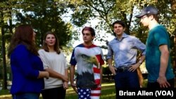 FILE - Hofstra University Young Democrats and College Republicans meet to discuss who they will support and what they are hoping to hear at a presidential debate, which will be held on campus (B. Allen/VOA)