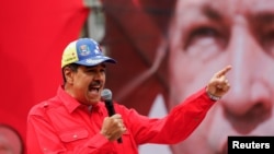 El presidente venezolano Nicolás Maduro habla durante el acto aniversario del golpe de Estado liderado por Hugo Chávez, el 4 de febrero de 2024, en Caracas.