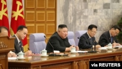 김정은 북한 국무위원장이 지난달 10일 평양에서 열린 노동당 중앙위원회 전원회의에서 발언하고 있다.
