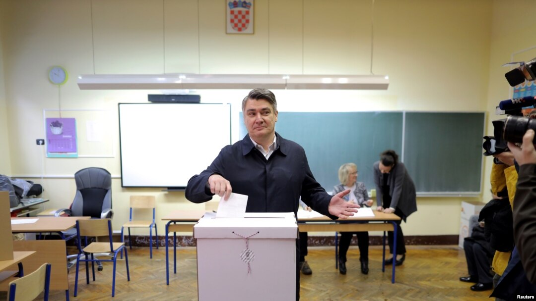 Kandidat opozicije Zoran Milanović na glasanju, Zagreb, 22.12. 2019. REUTERS/Antonio Bronic
