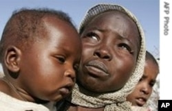 Displaced woman and her child in Darfur.