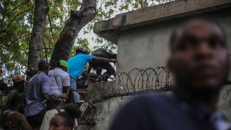 Central American troops arrive in Haiti, join mission to restore order