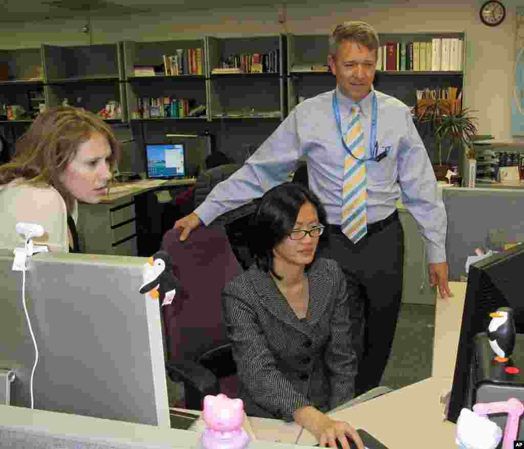 美国之音中文广播努力跟随网络和移动通讯的发展