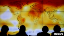 Des participants de la COP 21, Le Bourget, 8 décembre 2015