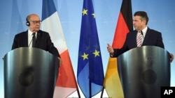 نشست خبری مشترک ژان ایو لودریان وزیر امور خارجه فرانسه با زیگمار گابریل وزیر خارجه آلمان در برلین - آرشیو
