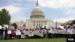 Cambodian Americans rallied July 28, 2018 outside the U.S. Capitol, calling for genuine democracy in Cambodia and asserting this weekend's election in Cambodia was bogus because the leading opposition party was prevented from participating. (You Sotheary/VOA Khmer)