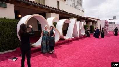 All the Details on E!'s 2021 Oscars Red Carpet Coverage