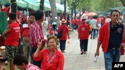 Phe ‘Áo đỏ’ cắm trại ở thủ đô Bangkok vào lúc cuộc biểu tình của họ bước sang ngày thứ sáu liên tiếp