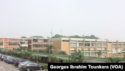 Plus de 60 000 étudiants sont inscrits à l'université de Cocody, Côte d’Ivoire, 12 décembre 2017. (VOA/ Georges Ibrahim Tounkara)