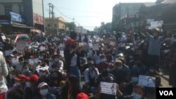 ပဲခူးမြို့က စစ်အာဏာသိမ်းဆန့်ကျင် ဆန္ဒပြပွဲ။ (ဖေဖော်ဝါရီ ၉၊ ၂၀၂၁။ ဓာတ်ပုံ - Burma VJ)