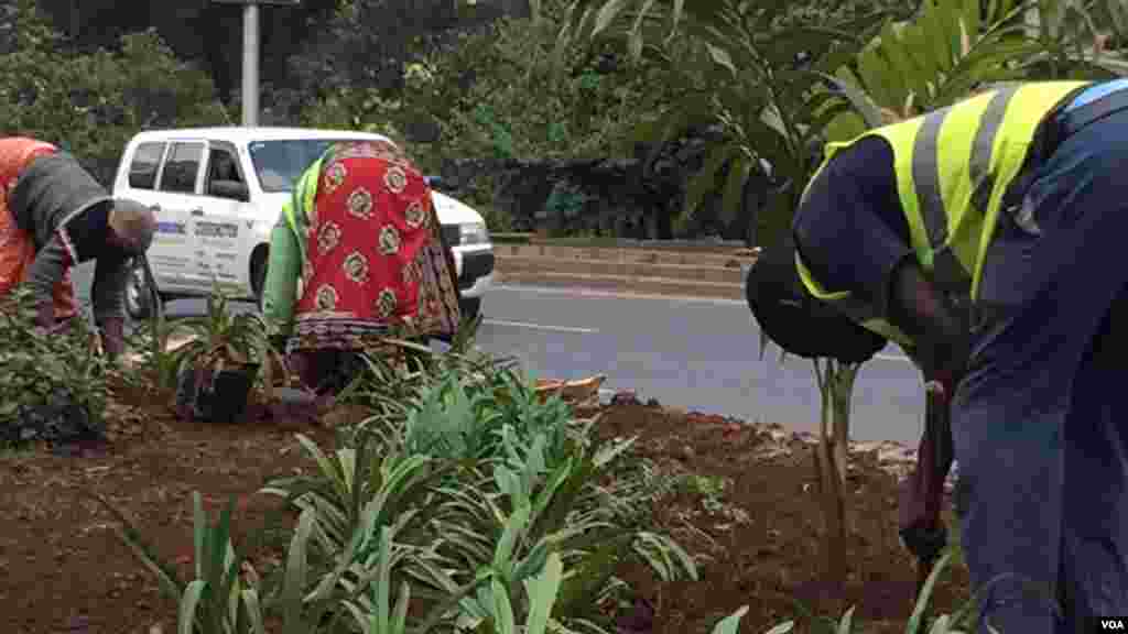 Uhuru Highway iikifanyiwa usafi &nbsp;