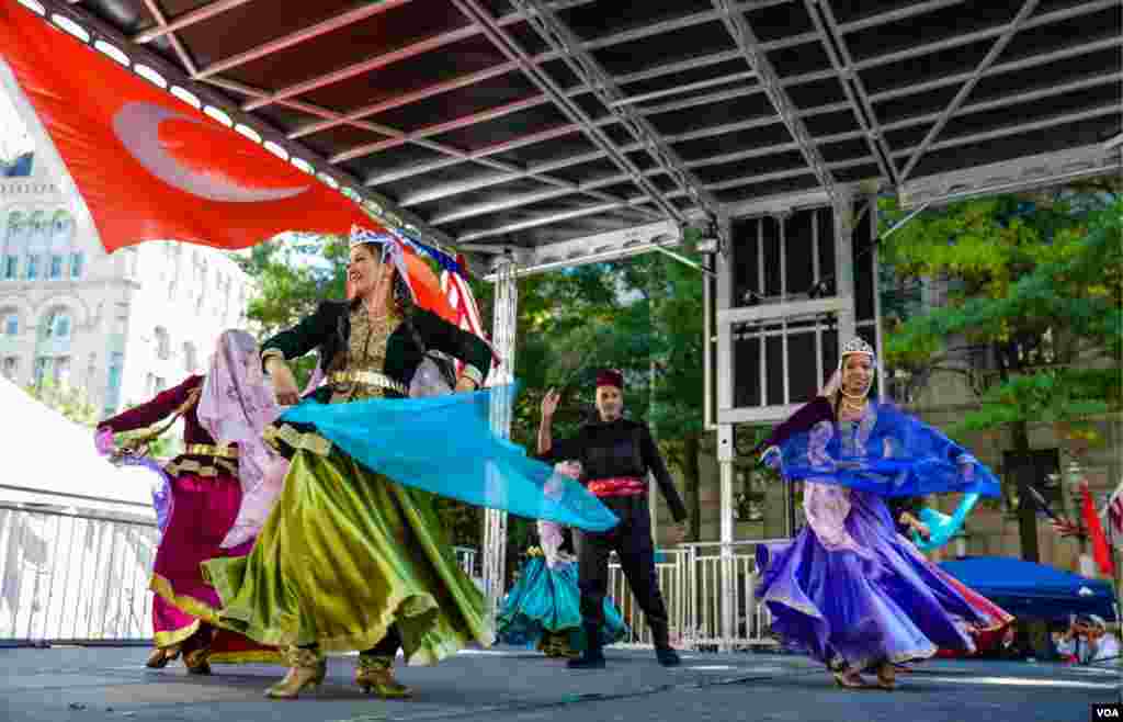 Ozarbayjoncha raqs, Ipak Yo'li raqs dastasi, Vashingtondagi turk festivalidan, 29-sentabr, 2013-yil