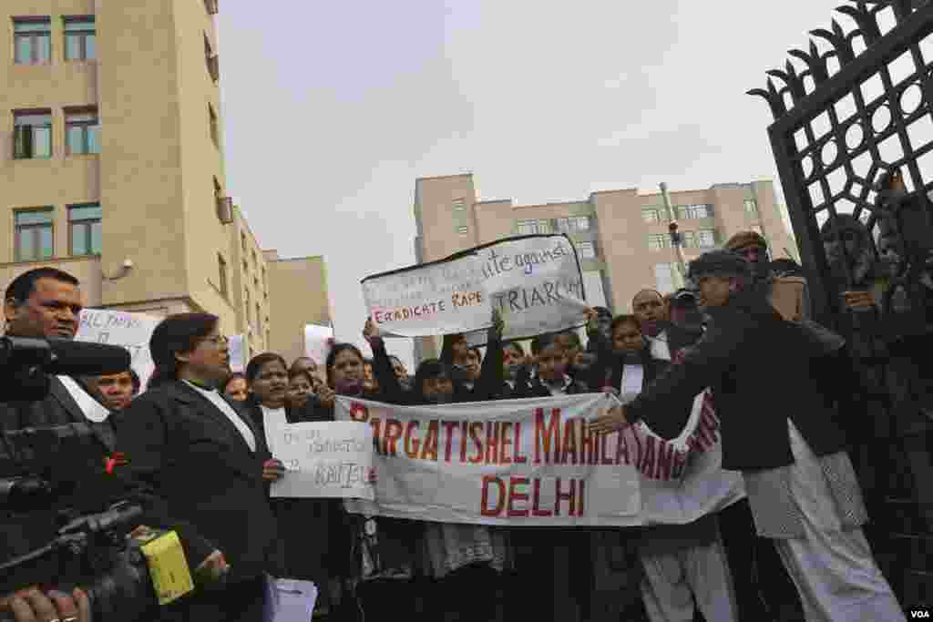 Protesters shout slogans as they hold placards and banners during a protest demanding the judicial system act faster against rape, outside a district court in New Delhi, India, January 3, 2013.