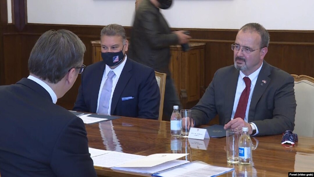 Ambasador SAD Entoni Godfri sa predsednikom Srbije Aleksandrom Vučićem (foto Fonet)