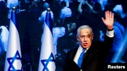 Perdana Menteri Israel Benjamin Netanyahu tiba di markas partai Likud menyusul pengumuman jajak pendapat saat pemilihan parlemen Israel di Tel Aviv, Israel 18 September 2019. (Foto: Reuters/Ammar Awad).