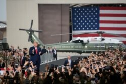 도널드 트럼프 대통령은 지난해 6월 오산공군기지를 방문했다.